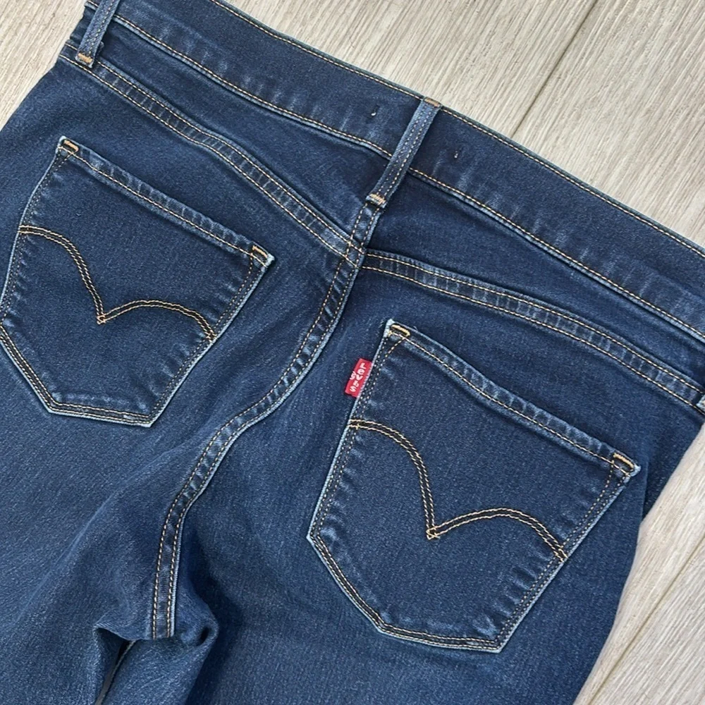 Levi’s 315 Shaping Bootcut in Dark Wash size 28